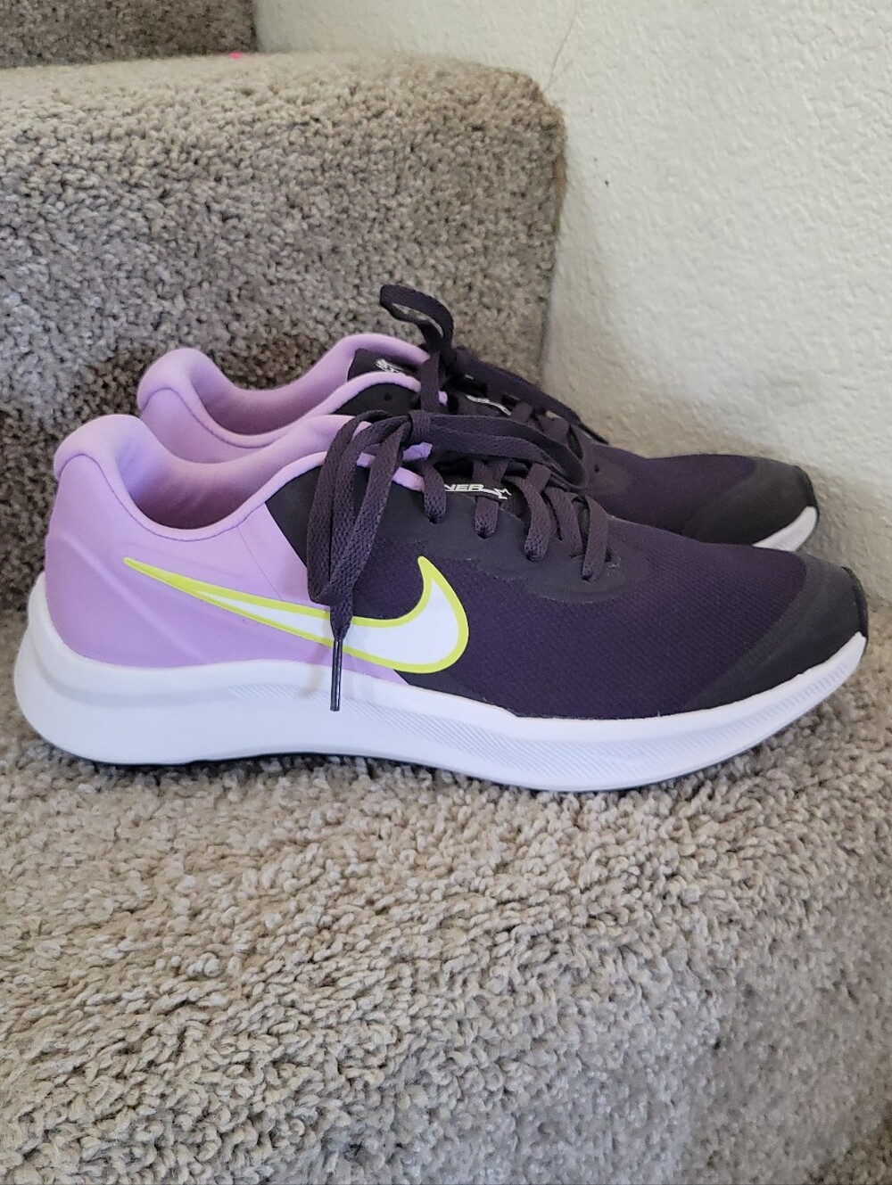 Nike Kids' Star Runner 3 sneakers in the "Cave Purple/Lilac/White" Size 5.5Y